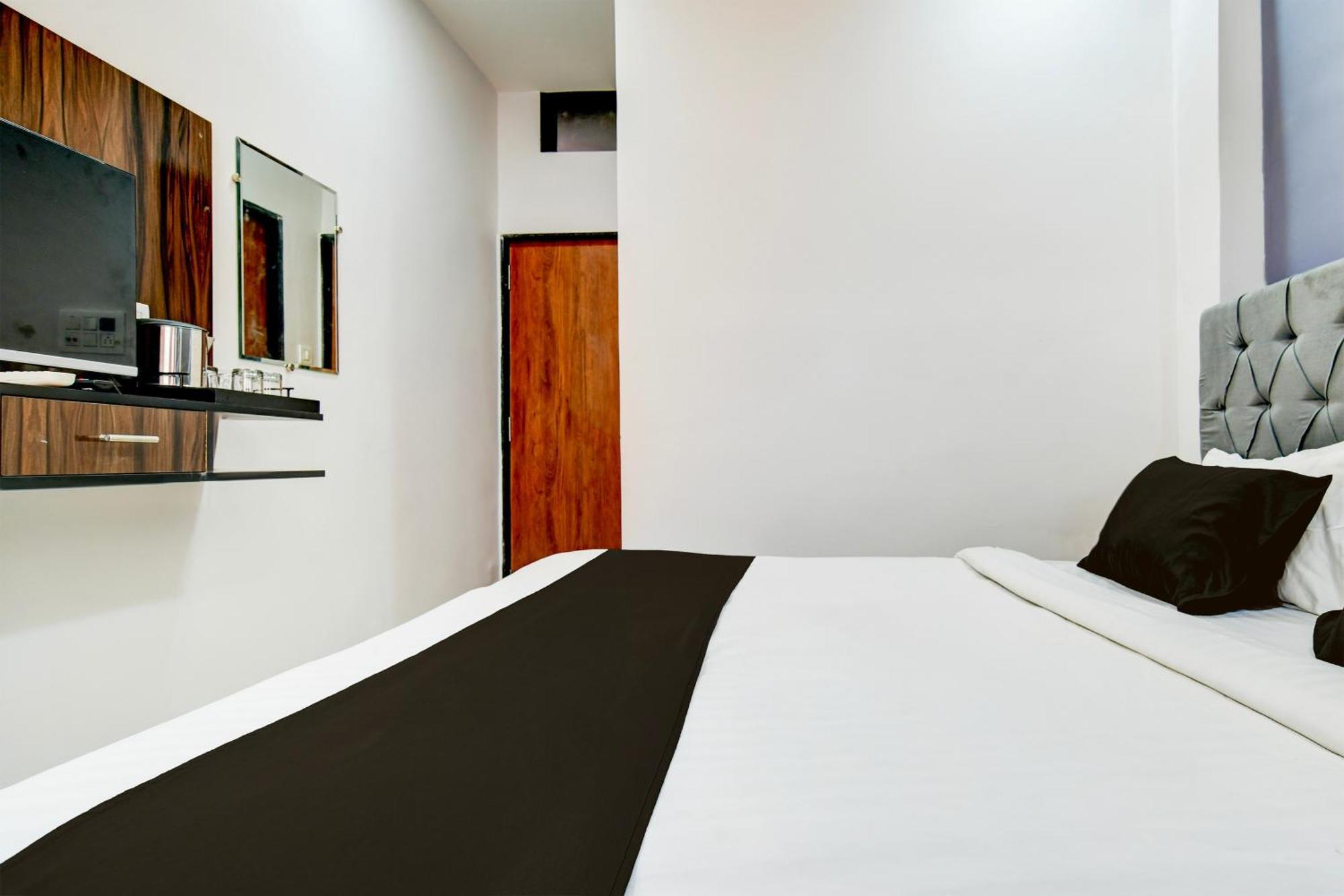 Super Hotel O D.V Near Medanta Hospital Indore Bagian luar foto